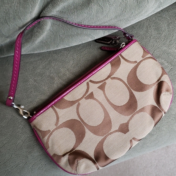 Coach Large Signature Wristlet - Picture 15 of 16